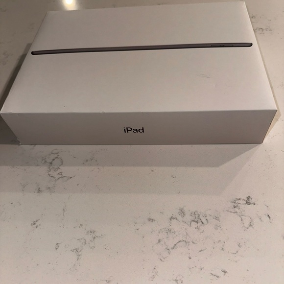 Apple iPad 8th Generation 32GB EMPTY BOX ONLY - - Picture 7 of 7